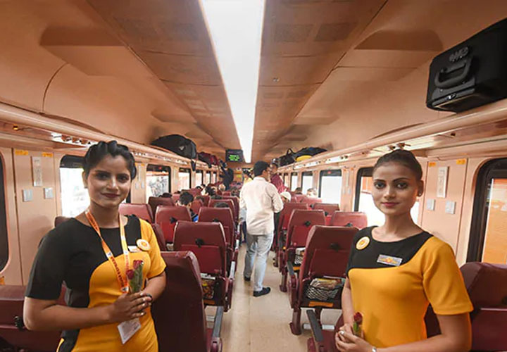 തേജസ് ട്രെയിനില്‍ അധിക നിരക്കെന്ന് സൂചന; സ്വകാര്യവ്തക്കരിച്ച ആദ്യ ട്രെയിനില്‍ നിരക്കുകള്‍ തോന്നിയ പോലെ