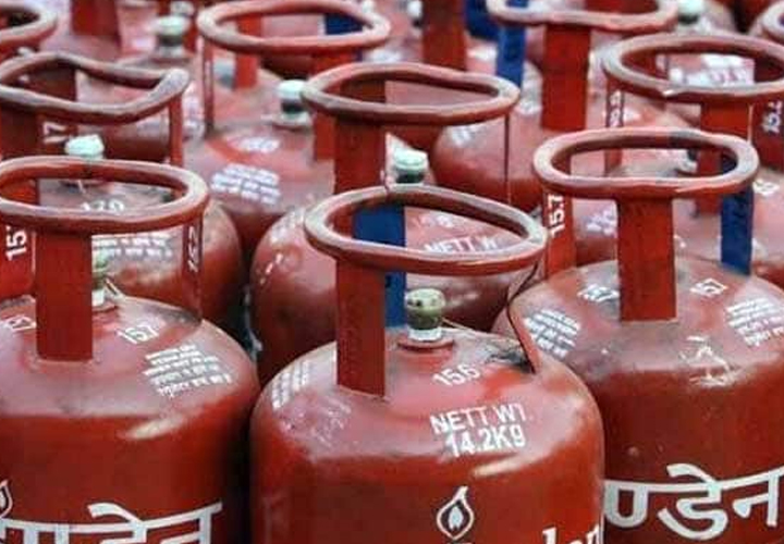 സബ്‌സിഡിയില്ലാത്ത പാചകവാതക സിലിണ്ടറുകള്‍ക്ക് വില കൂടി; അഞ്ചുമാസമായി തുടരുന്ന വിലവര്‍ധനവില്‍ ജനങ്ങളുടെ പോക്കറ്റ് കീറുന്നു