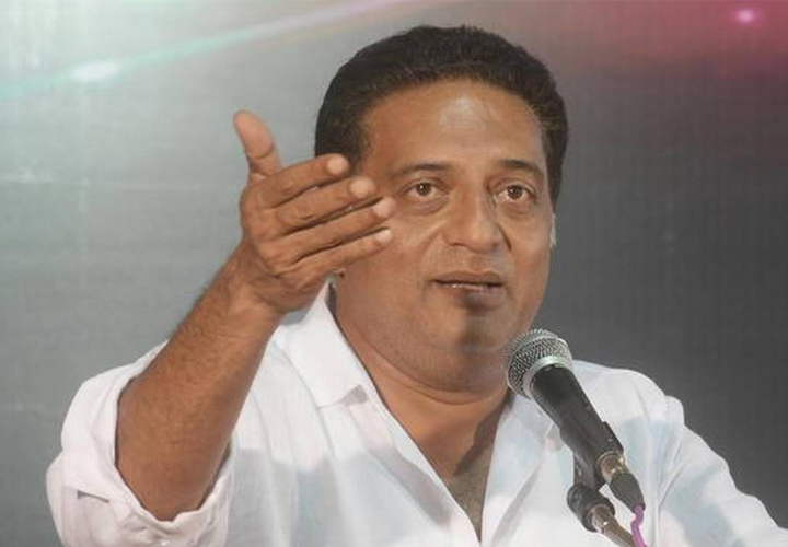 മൂവായിരം കോടിയുടെ പ്രതിമയോ പൗരത്വ രജിസ്റ്ററോ അല്ല: രാജ്യത്തിന് ആവശ്യം തൊഴിലില്ലാത്ത യുവാക്കളുടെ രജിസ്റ്ററാണ്: പ്രകാശ് രാജ്
