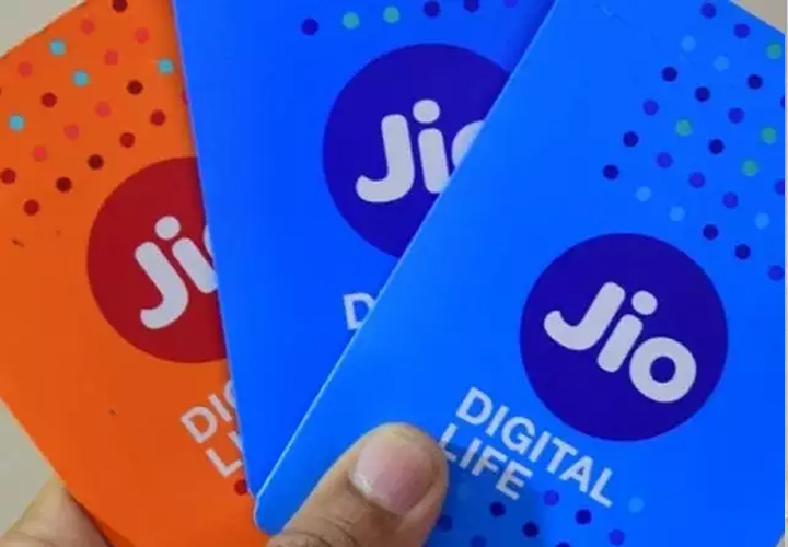ജിയോ നിരക്കുകള്‍ വര്‍ധിപ്പിച്ച് മുകേഷ് അംബാനി; 2020 രൂപയില്‍ നിന്ന് 2,121 രൂപയാക്കി; വെട്ടിലായി ഉപഭോക്താക്കള്‍