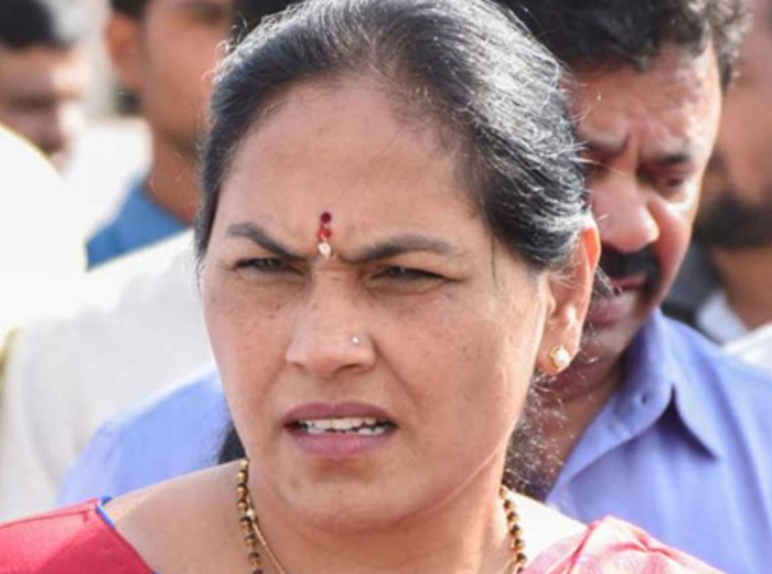 കര്‍ണാടക എംപിയുടെ ബാങ്ക് അക്കൗണ്ട് ഹാക്ക് ചെയ്ത് 20 ലക്ഷം രൂപ കവര്‍ന്നു; എംപിയുടെ സോഷ്യല്‍ മീഡിയ സൈറ്റുകള്‍ ഹാക്ക് ചെയ്തു ഹാക്കര്‍മാരുടെ വന്‍ തട്ടിപ്പ്