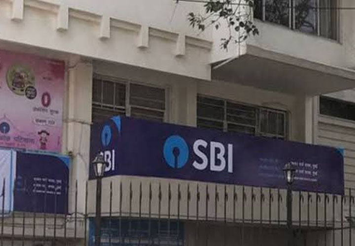 എസ്ബിഐക്ക് നടപ്പുവര്‍ഷത്തിലെ രണ്ടാം പാദത്തില്‍ 472 കോടി നഷ്ടമുണ്ടായെന്ന് എംപ്ലോയീസ് അസോസിയേഷന്‍; 3,011.73 കോടി രൂപയുടെ ലാഭമുണ്ടെന്ന് എസ്ബിഐ; ലാഭ കണക്കുകളെ പറ്റി തര്‍ക്കം തുടരുന്നു