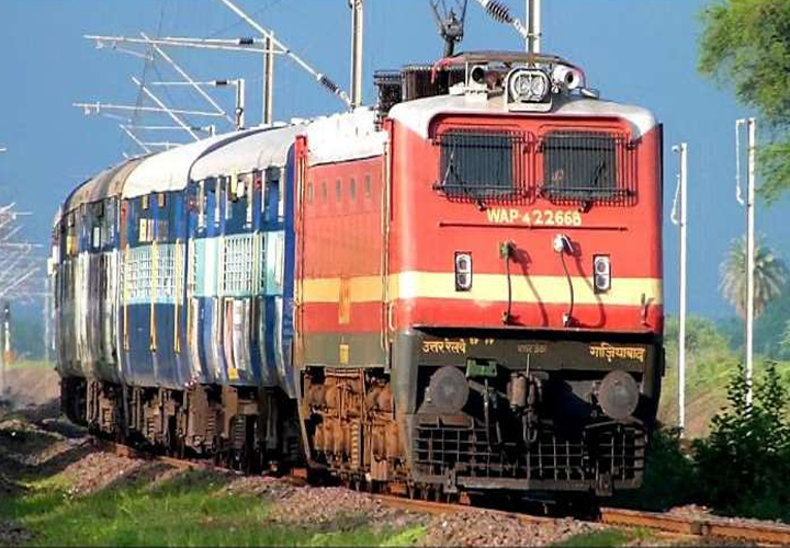 ആഗസ്റ്റ് 12 വരെ എല്ലാ ട്രെയിനുകളും റദ്ദാക്കി; സര്‍വീസ് നടത്തുക സ്‌പെഷ്യല്‍ ട്രെയിനുകള്‍ മാത്രം